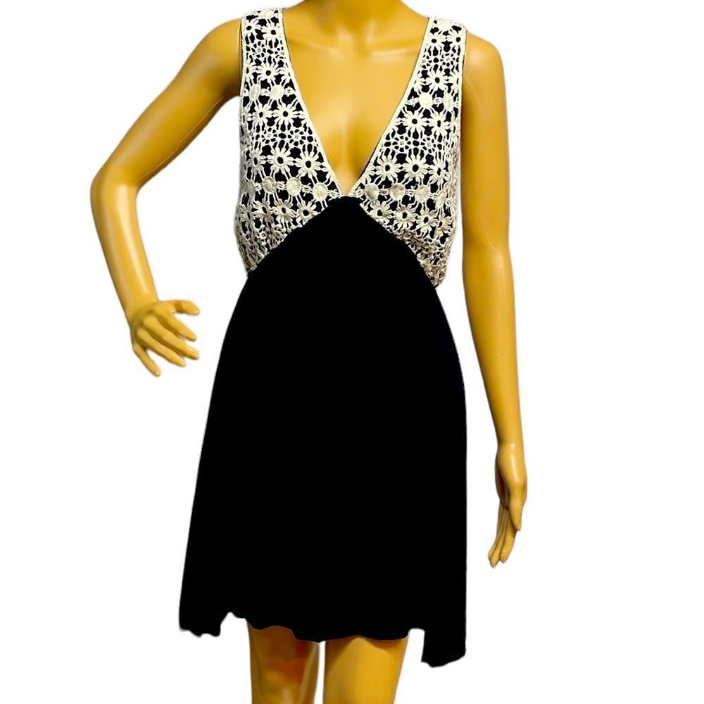 Entro Black V Neck Floral Crochet Babydoll Dress, black size S